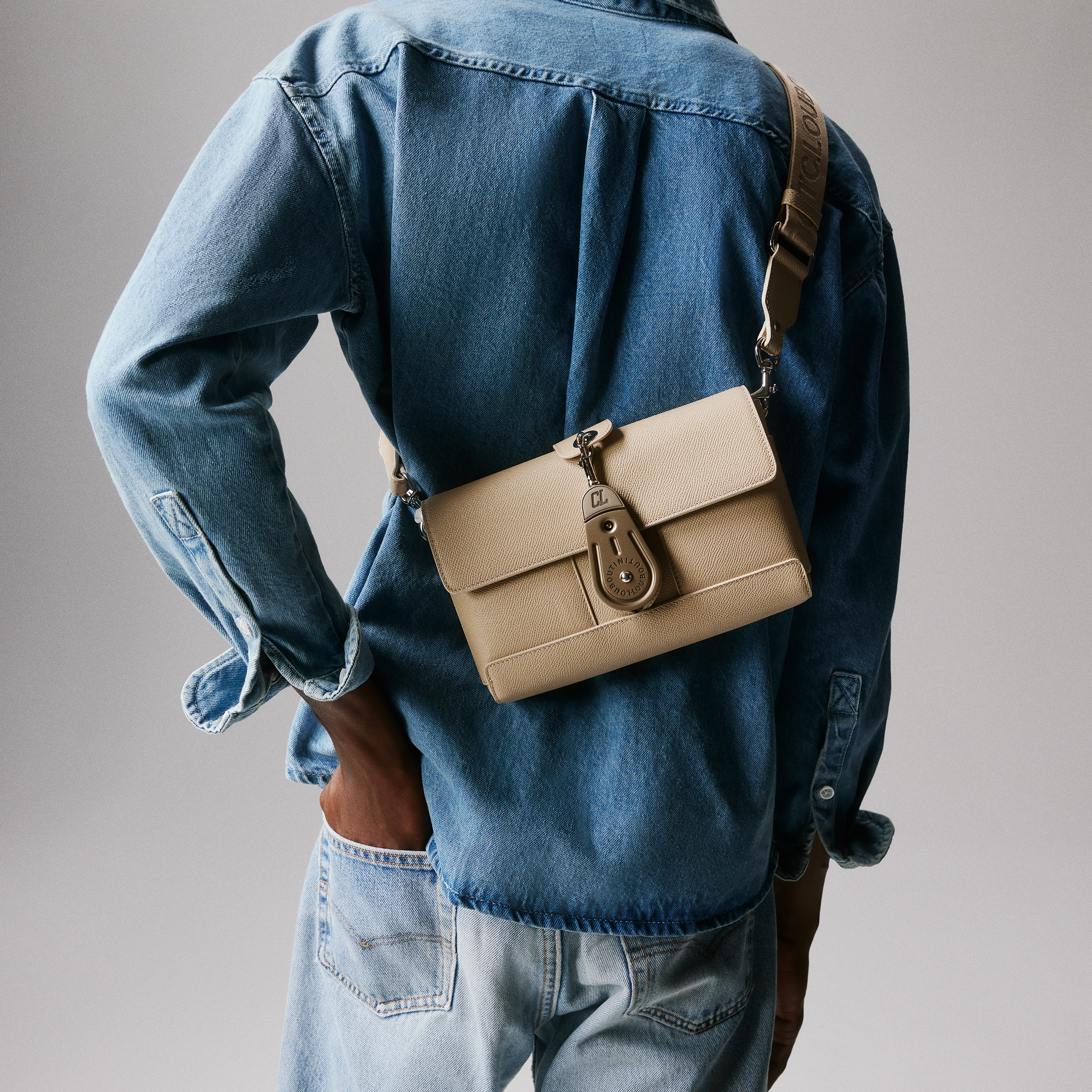Groovy - Crossbody Bag - Alpin calf leather - Saharienne