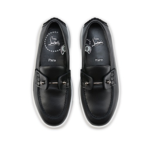 Paypoq kiygan qizlar va Louboutins